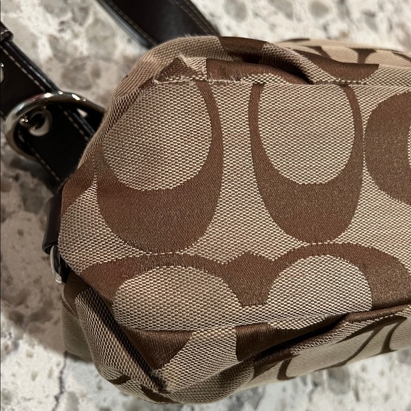 Like new Coach purse - Picture 4 of 5